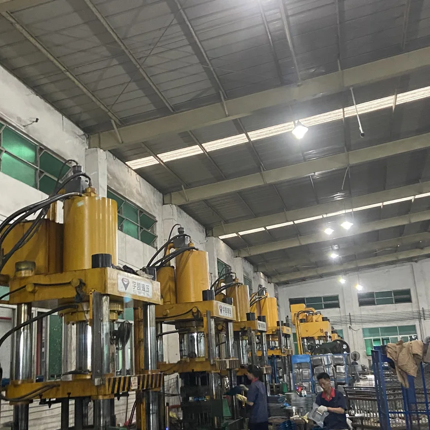 Hydraulic presses on the production line