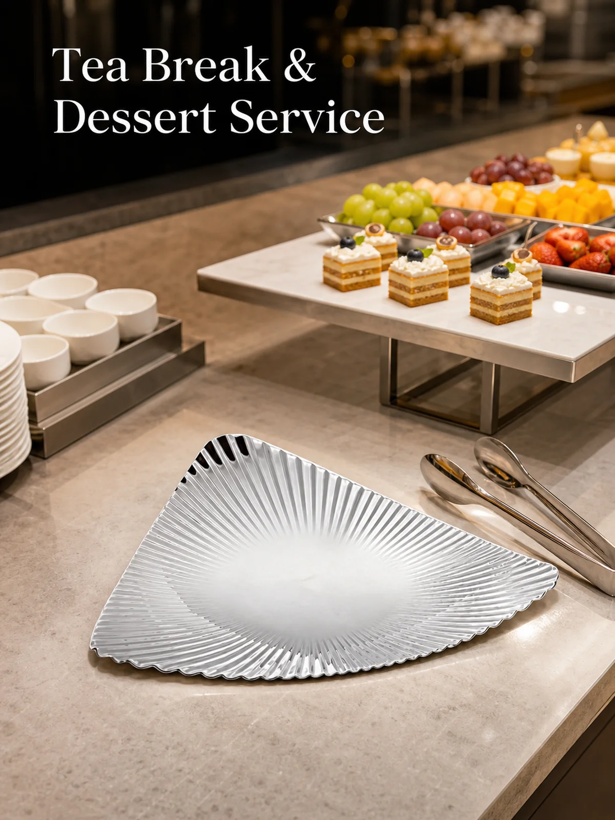 Plato triangular acanalado de acero inoxidable para postres frutas aperitivos buffet y catering