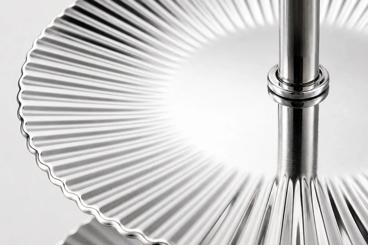 Close-up of the polished radial ribbed plate and wavy rim finish