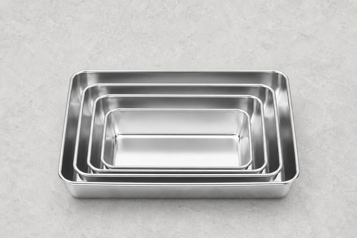 Close-up of rolled rim and rounded corner construction